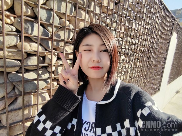 荣耀60 Pro自拍 荣耀60 Pro全面评测:时尚简约 Vlog拍摄隔空让你心动