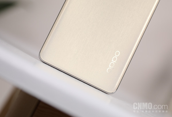 轻薄机身也有大容量电池 OPPO Reno10 Pro+:将自由影像新体验 带给更多人