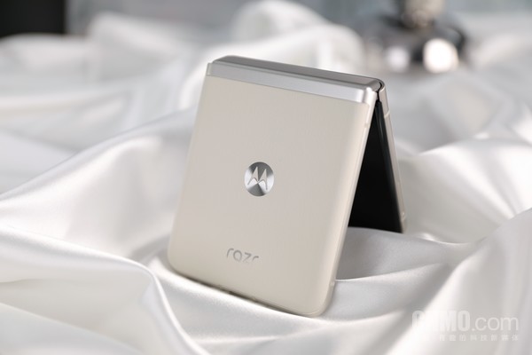 moto razr 40评测:3999元起!可能是目前质价比最高的竖向折叠屏 moto razr 40评测:3999元起!可能是目前质价比最高的竖向折叠屏