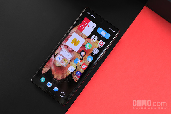 vivo X Fold+采用“微曲外屏”设计 vivo X Fold+评测:“高端折叠屏手机”的全新答案