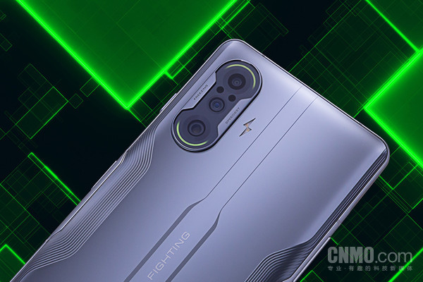 闪电形闪光灯和镜头处呼吸灯 Redmi K40游戏增强版:轻薄且硬核 你要的一切它都有