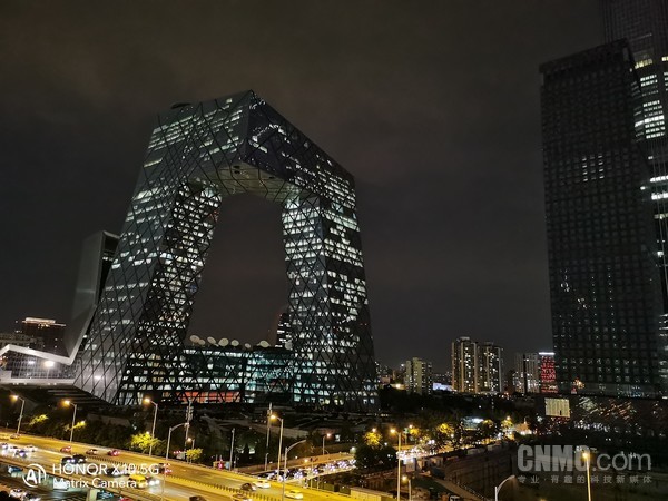 夜晚一定是漆黑一片?荣耀X10夜视仪帮你看清夜色 夜晚一定是漆黑一片?荣耀X10夜视仪帮你看清夜色