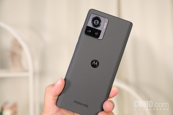 moto X30 Pro moto X30 Pro评测:骁龙8+搭配2亿像素 旗舰配置拉满