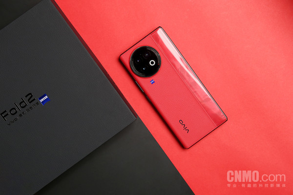 vivo X Fold2 vivo X Fold2:更易用的折叠屏旗舰 “减重不减质”