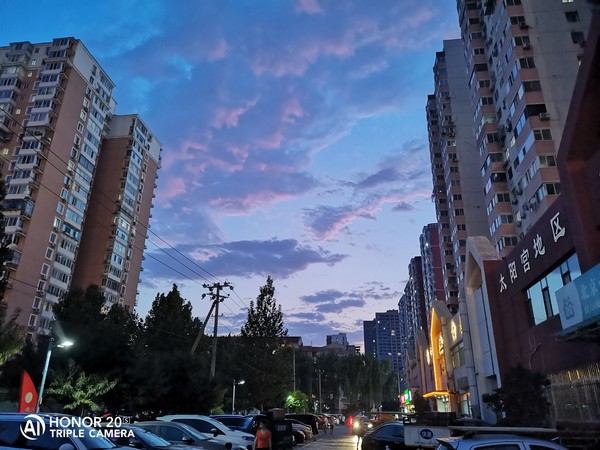 超级夜景开启后 荣耀20S全面评测 3200万AI自拍成就荣耀最强自拍手机