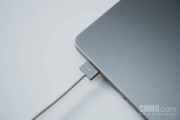 为MacBook Pro充电 MacBook Pro 2023是如何拔掉Intel“钉子户”的?