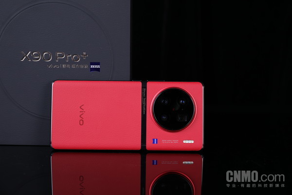 vivo X90 Pro+ vivo X90 Pro+:1英寸蔡司影像向每一位创作者致敬