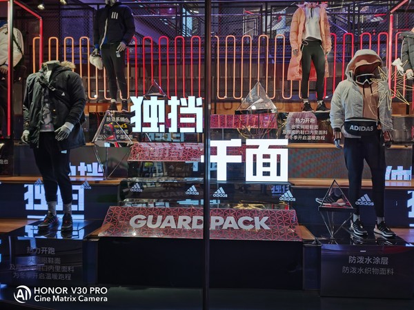荣耀V30 PRO 夜景拍摄硬碰硬 荣耀V30 PRO对比三星Note10+ 5G