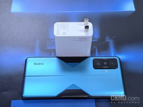 120W快充头 Redmi K50电竞版评测:一点“寒芒”先到 随后枪出如龙