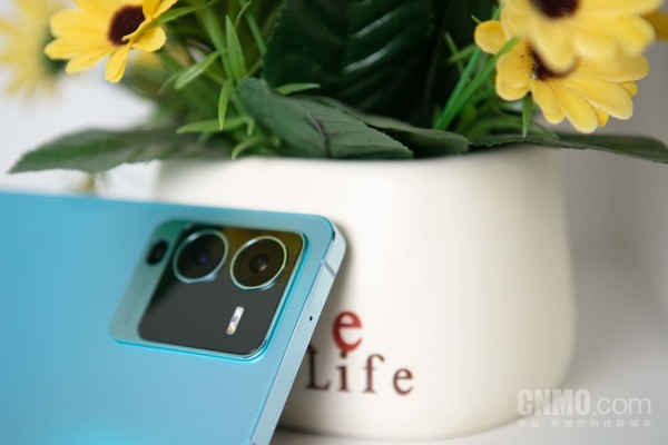 vivo S15“盛夏” vivo S15:S系列的一次蜕变 这次的亮点竟然在性能