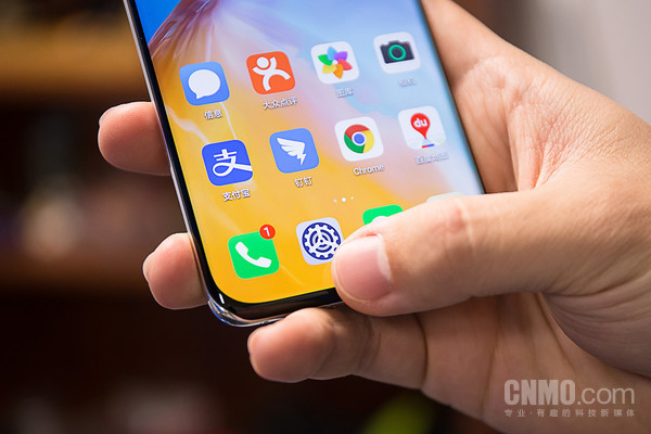 HUAWEI P40 Pro不会出现金属-玻璃两种材质产生的割裂手感 华为P40 Pro评测:软硬结合 见证影像旗舰的诞生