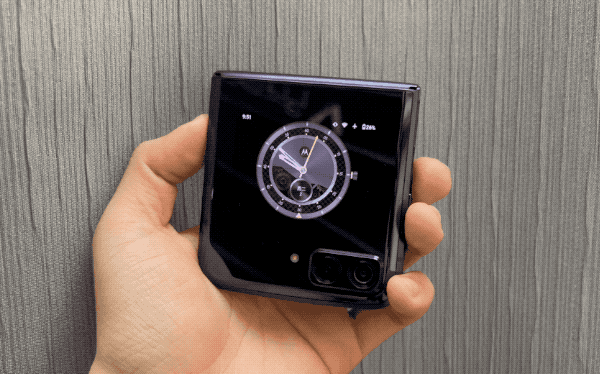 X轴线性马达可以为陀飞轮机械表盘带来真实震动感 moto razr 2022评测:为“折叠旗舰”正名 开启折叠屏主力机时代