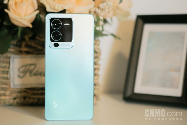 vivo S15 vivo S15:S系列的一次蜕变 这次的亮点竟然在性能