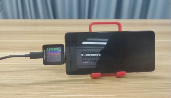 摩托罗拉的 Moto Edge X30Powe-Z充电测试 你的快充真的达标吗?六款骁龙 8Gen1旗舰手机快充横评