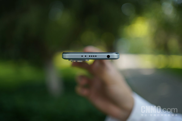 Redmi Note11T Pro+保留了3.5mm耳机口 Redmi Note 11T Pro+:用天玑8100实现“科技普惠”