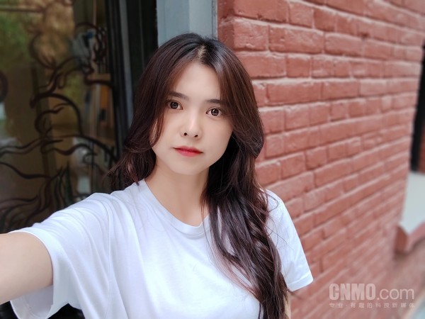 荣耀50 Pro自拍样张 荣耀50 Pro评测:美与实力兼修 用Vlog记录生活的精彩