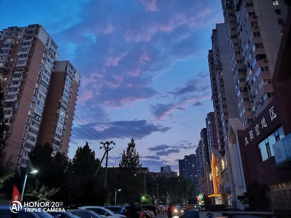 超级夜景开启前 荣耀20S全面评测 3200万AI自拍成就荣耀最强自拍手机