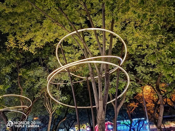 荣耀20青春版超级夜景样张 荣耀20青春版评测 4800万拍照与蓝粉撞色解锁你的美