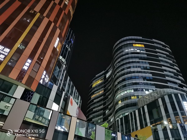 荣耀X10夜拍新境界 我们被这个“夜视仪”彻底惊艳到了 荣耀X10夜拍新境界 我们被这个“夜视仪”彻底惊艳到了