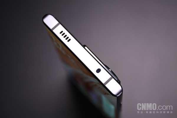 中兴Axon40Ultra评测:全能出众的“无缺全面屏”旗舰 中兴Axon40Ultra评测:全能出众的“无缺全面屏”旗舰