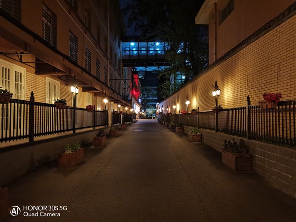 开启超级夜景前 荣耀30S夜拍评测 麒麟820加持让你拍出旗舰级夜景