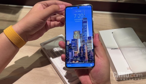 华为P50 Pocket上手体验:属于P系列的折叠时代来了