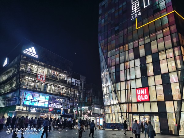 荣耀X10夜拍新境界 我们被这个“夜视仪”彻底惊艳到了 荣耀X10夜拍新境界 我们被这个“夜视仪”彻底惊艳到了