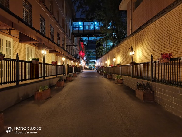 开启超级夜景后 荣耀30S夜拍评测 麒麟820加持让你拍出旗舰级夜景