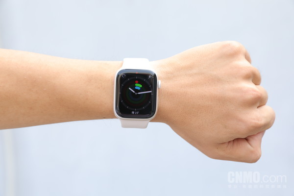 Apple Watch Series 8 Apple Watch Series 8/SE:让每一个人获得健康的生活方式