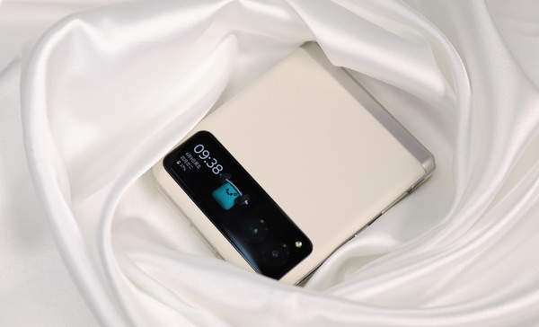 moto razr 40评测:3999元起!可能是目前质价比最高的竖向折叠屏 moto razr 40评测:3999元起!可能是目前质价比最高的竖向折叠屏