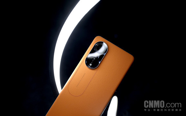 OPPO A1 5G评测:赤霞橙素皮加持 营造同档位好手感 OPPO A1 5G评测:赤霞橙素皮加持 营造同档位好手感
