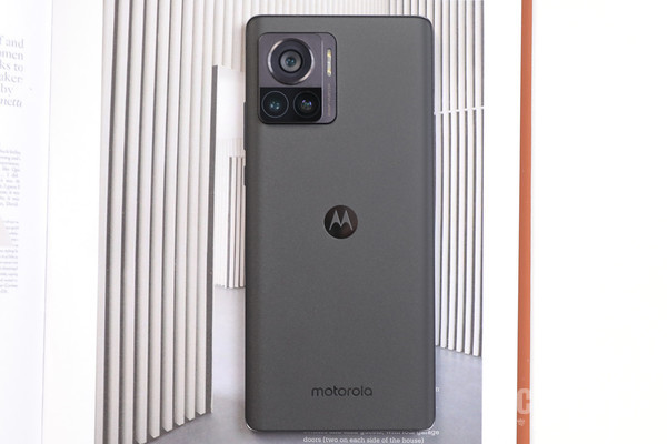 moto X30 Pro moto X30 Pro评测:骁龙8+搭配2亿像素 旗舰配置拉满