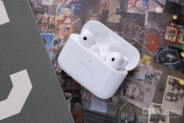 荣耀Earbuds 2 SE 荣耀Earbuds 2 SE:轻巧长续航 创造无负担使用体验