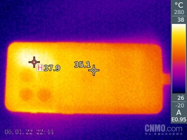 运行《王者荣耀》手机最高温度仅为37.9℃ 一加 10 Pro性能实测:软硬结合 打造新一代性能旗舰