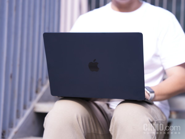 15英寸MacBook Air:一台个性相当鲜明的笔记本 15英寸MacBook Air:一台个性相当鲜明的笔记本