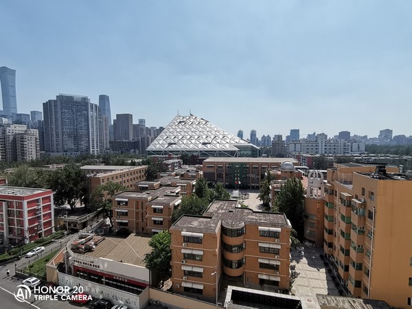 超广角拍照模式 荣耀20S全面评测 3200万AI自拍成就荣耀最强自拍手机