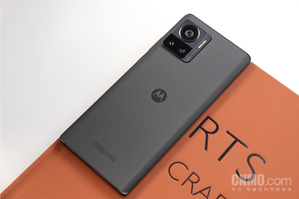 moto X30 Pro moto X30 Pro评测:骁龙8+搭配2亿像素 旗舰配置拉满