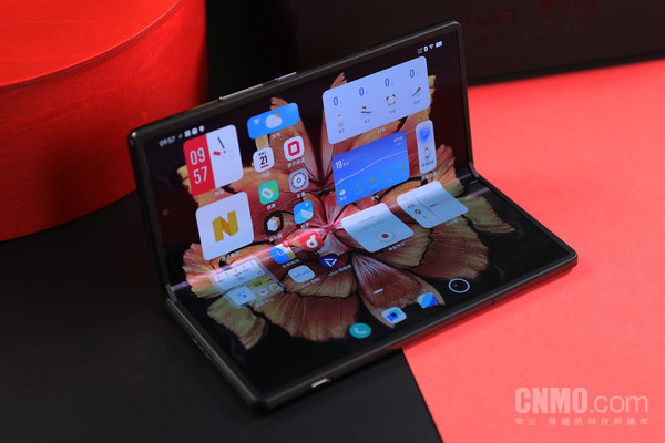 vivo X Fold+的铰链支持自定义悬停 vivo X Fold+评测:“高端折叠屏手机”的全新答案