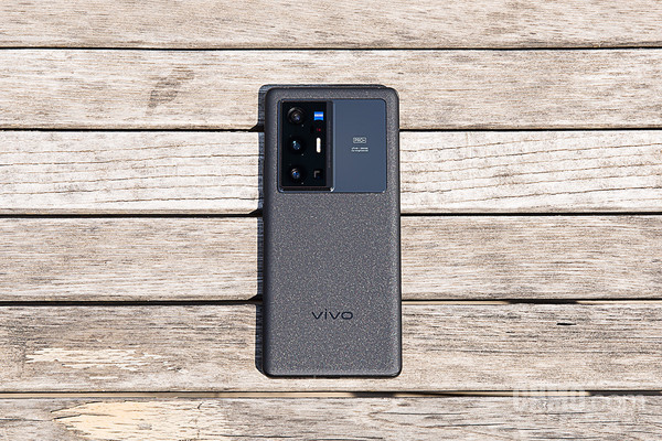 萤石AG工艺背板 “不设限”的vivo X70 Pro+ 迎接我们进入硬件级算法时代