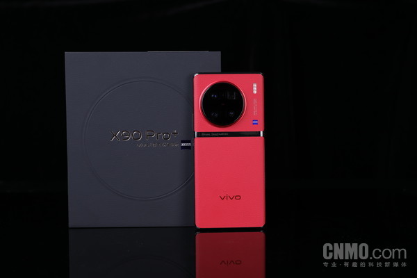 vivo X90 Pro+ vivo X90 Pro+:1英寸蔡司影像向每一位创作者致敬