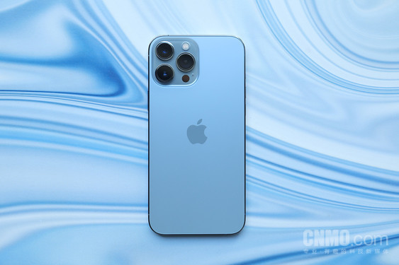 远峰蓝配色 iPhone 13 Pro Max评测:用自由转换的焦点 “刷”出新的高度