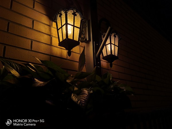 荣耀30 Pro+让夜景犹如白昼?这次我们专门试了试 荣耀30 Pro+让夜景犹如白昼?这次我们专门试了试