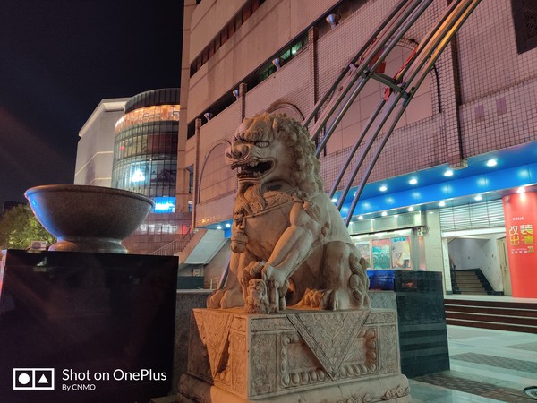 一加7T Pro未开启夜景模式 绝美城市夜景该如何记录 标准答案可能就在你的手里