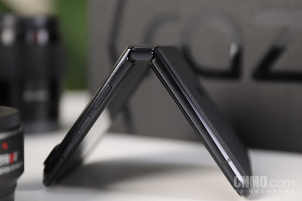 moto razr 2022 moto razr 2022评测:为“折叠旗舰”正名 开启折叠屏主力机时代
