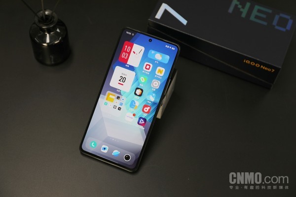 iQOO Neo7采用一块6.78英寸 120Hz屏幕 iQOO Neo7评测:旗舰硬件加持 性能用户们的新惊喜