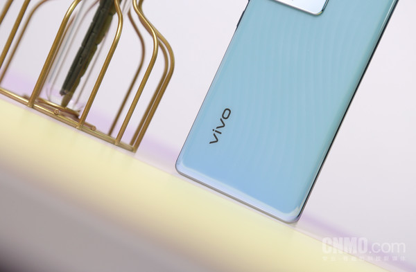 vivo Y78+评测:承载宋瓷美学 为设计注入文化底色 vivo Y78+评测:承载宋瓷美学 为设计注入文化底色