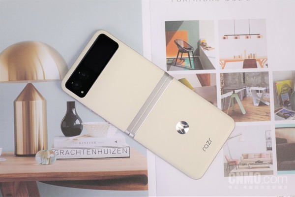 moto razr 40评测:3999元起!可能是目前质价比最高的竖向折叠屏 moto razr 40评测:3999元起!可能是目前质价比最高的竖向折叠屏