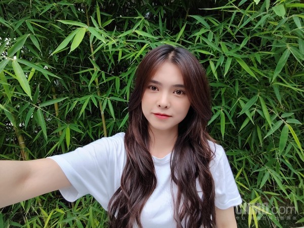 荣耀50 Pro自拍样张 荣耀50 Pro评测:美与实力兼修 用Vlog记录生活的精彩