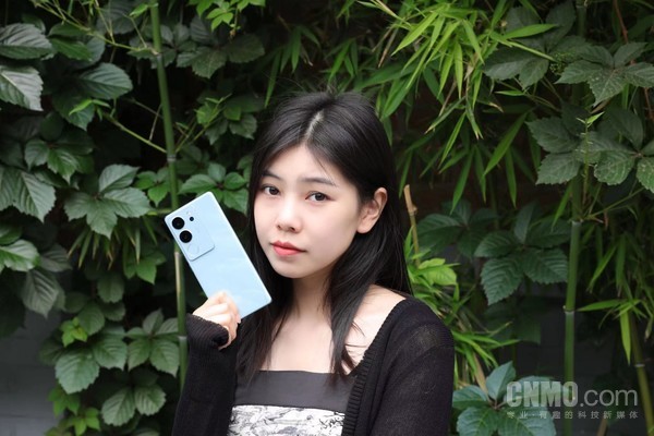 vivo S17 Pro评测:双面柔光知冷暖 夜景人像新高度 vivo S17 Pro评测:双面柔光知冷暖 夜景人像新高度