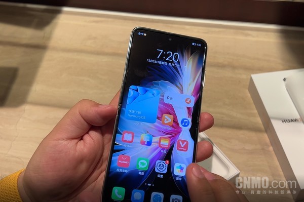华为P50 Pocket上手体验:属于P系列的折叠时代来了